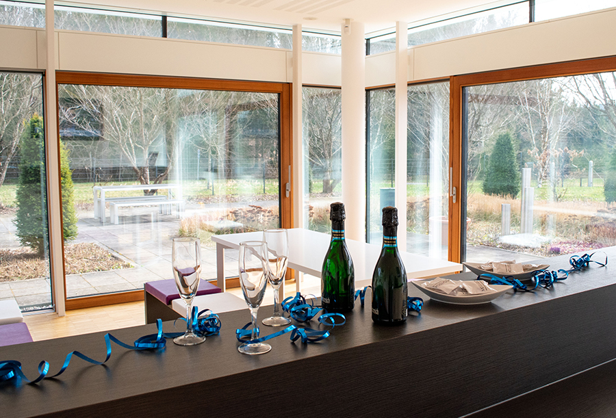 Sekt und Süßes zur Feier des Ausbildungsabschlusses