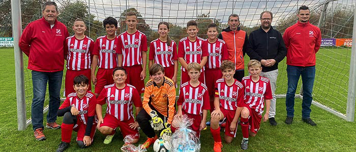 Ein Satz neuer Trikots für den 1. FC Poppenberg