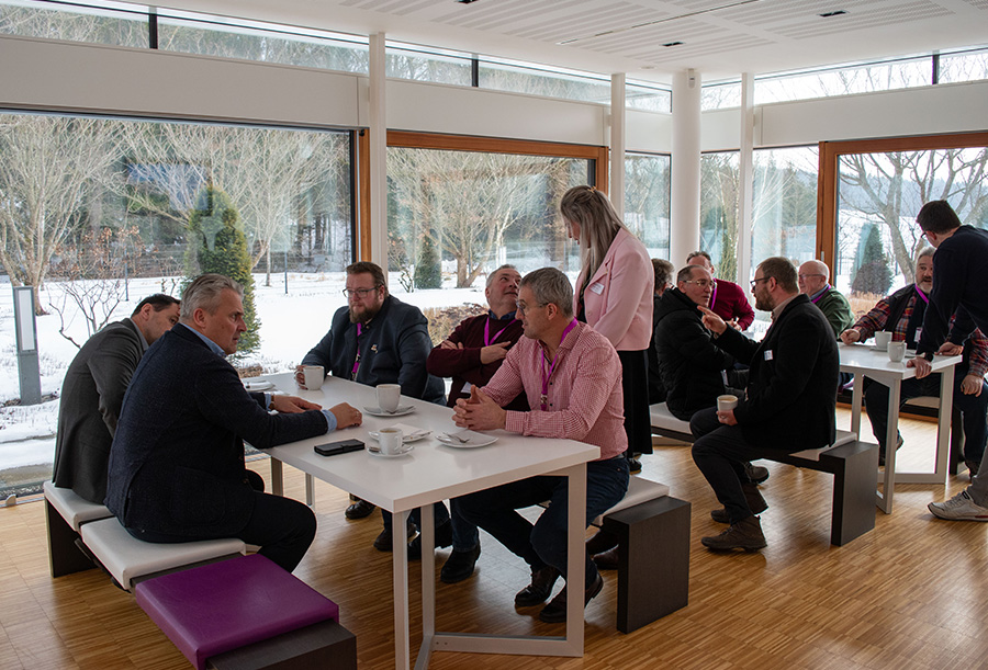 Frühstück in der modernen Cafeteria